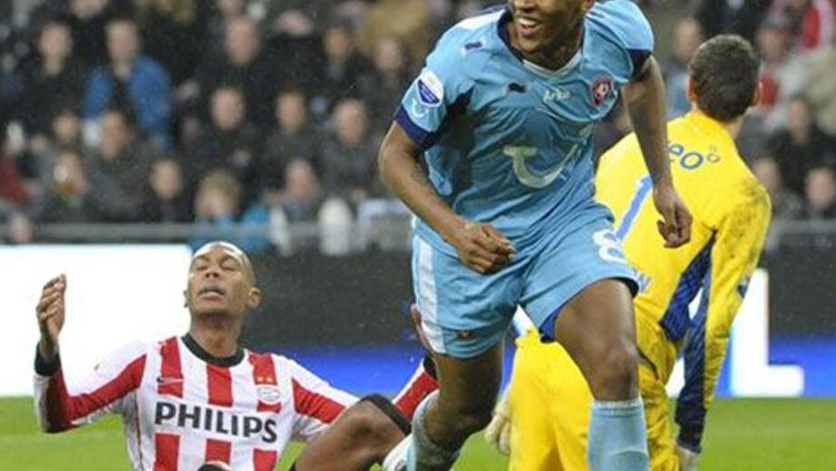 Twente goleia PSV em Eindhoven