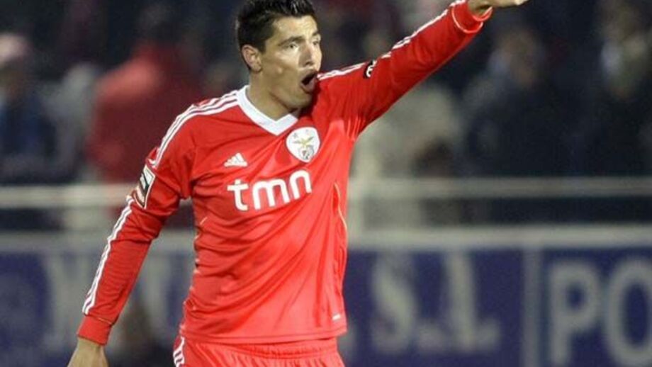 Cardozo lidera corrida pelos golos no clássico
