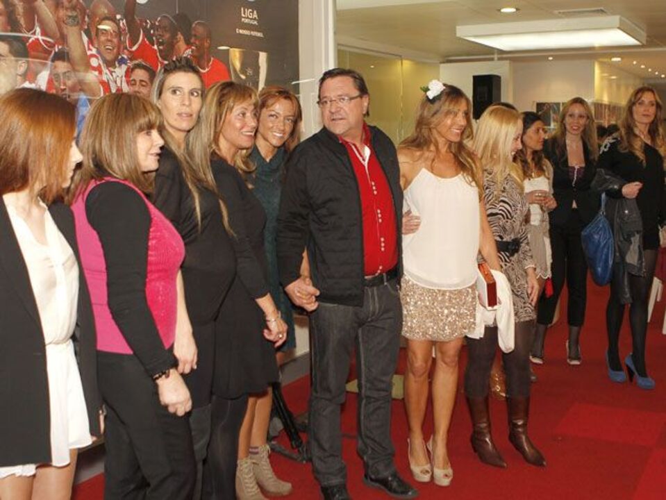 Um aniversário com 80 mulheres e apenas quatro homens