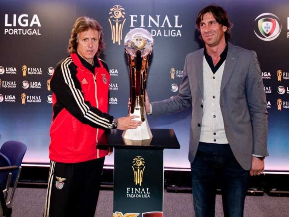 Águia quer deitar mão à 6.ª taça no século 21