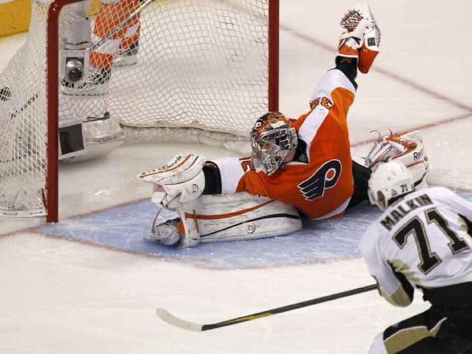 NHL: Chuva de golos mantém Penguins na luta
