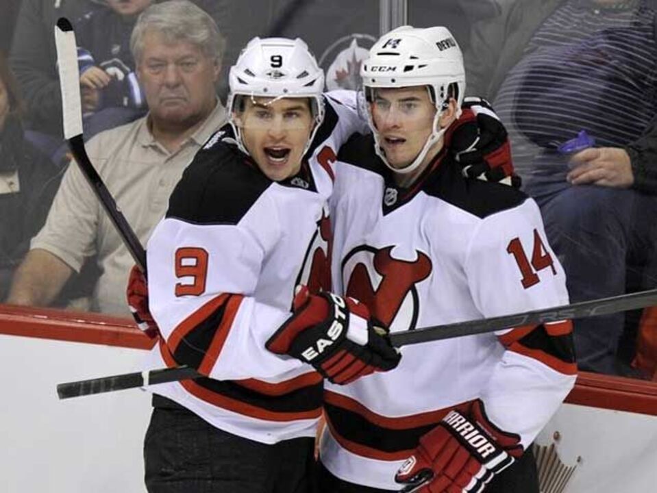 NHL: Adam Henrique coloca Devils nas "meias"