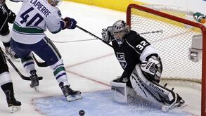 NHL: Vancouver a um passo da eliminação