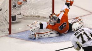 NHL: Chuva de golos mantém Penguins na luta