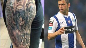 Defour apresenta nova tatuagem