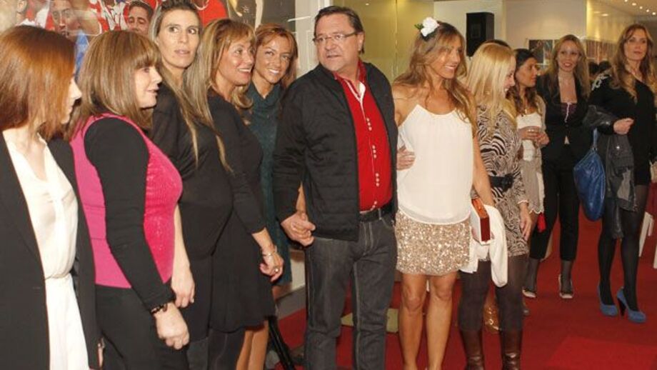 Um aniversário com 80 mulheres e apenas quatro homens