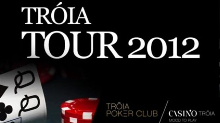 Luís Barbosa na frente do Tróia Tour