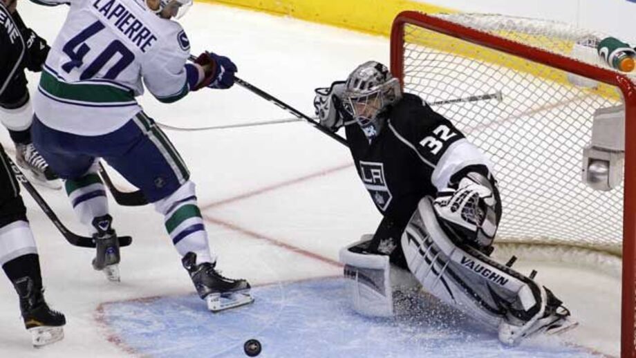 NHL: Vancouver a um passo da eliminação