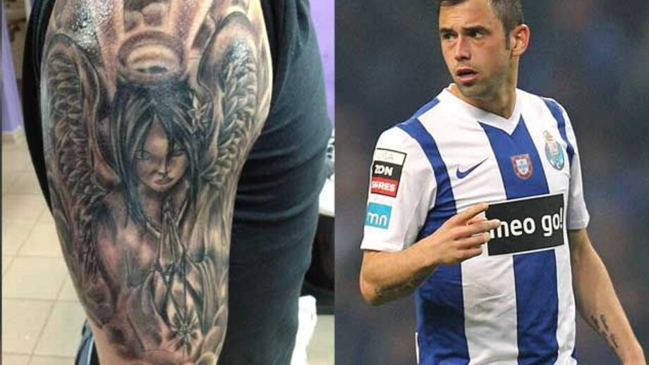 Defour apresenta nova tatuagem
