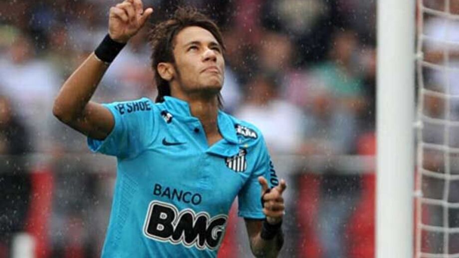 Hat-trick de Neymar coloca Santos na final do Paulistão