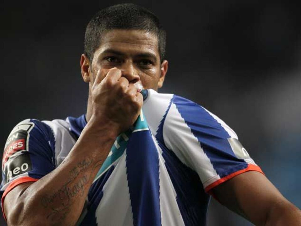 Hulk eleito jogador do mês
