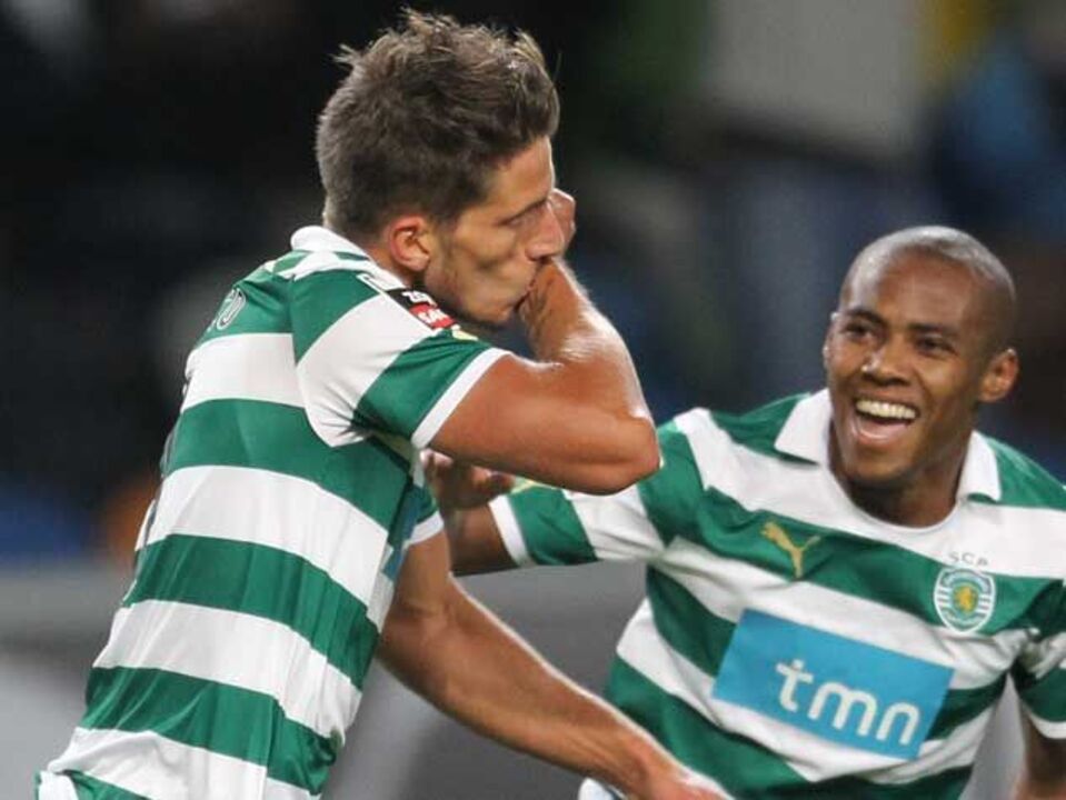 Carriço no onze na visita ao Dragão