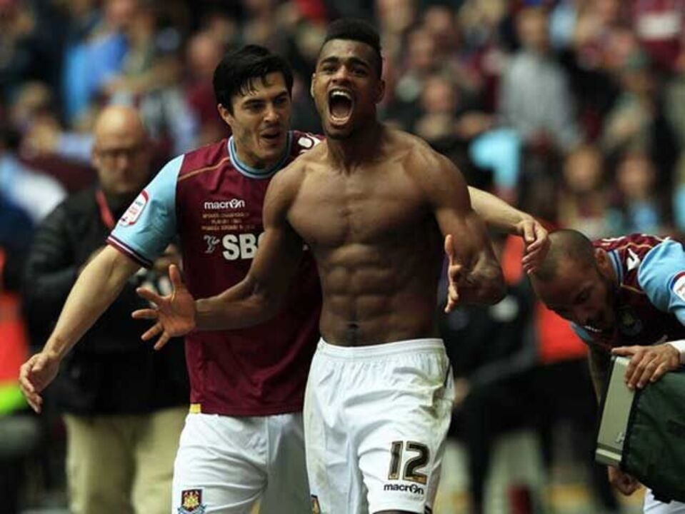 Vaz Tê marca e garante a subida do West Ham