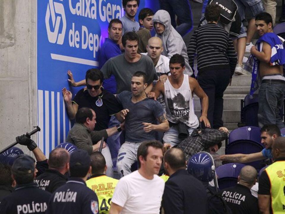 Federação abre inquérito a incidentes no Dragão Caixa