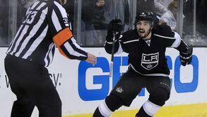 NHL: Doughty coloca Kings a um passo da final de Oeste