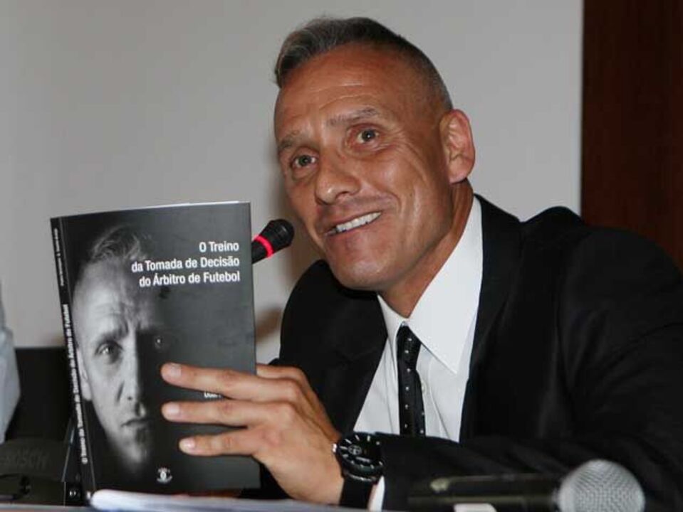 Livro de Pedro Henriques é manual de curso