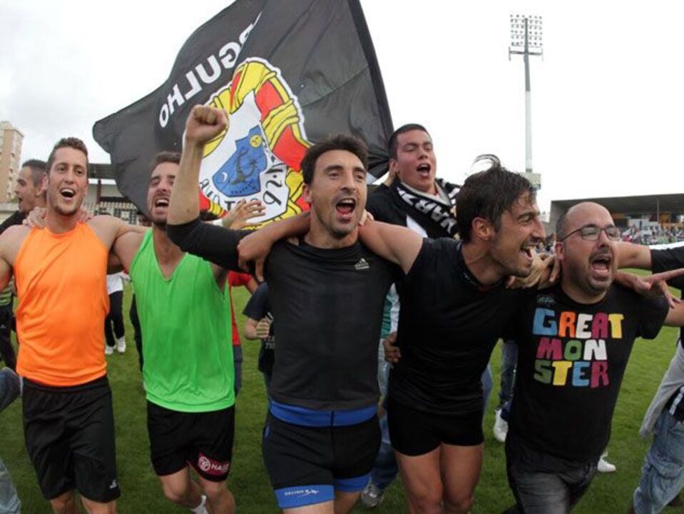 Varzim conquista título