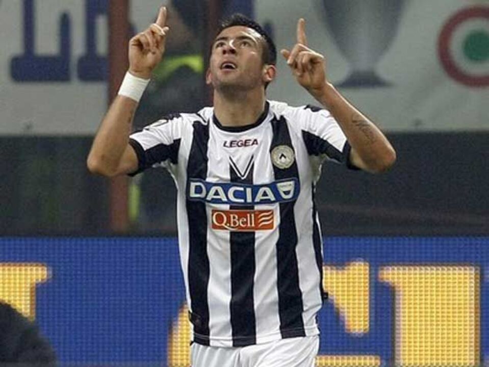 Mauricio Isla junta-se a Asamoah na Juventus
