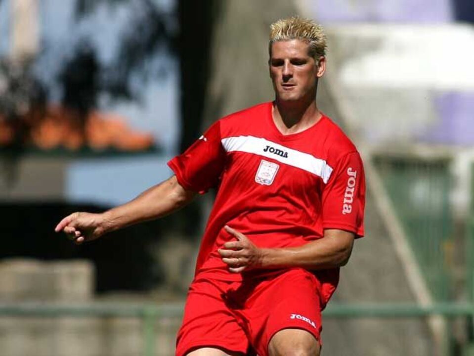 Diego Gaúcho assina por uma temporada