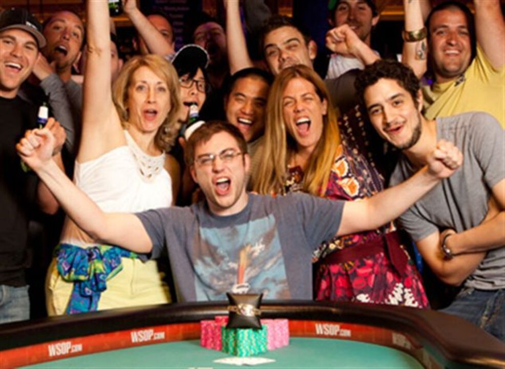 Baker bate Ivey e Hellmuth
