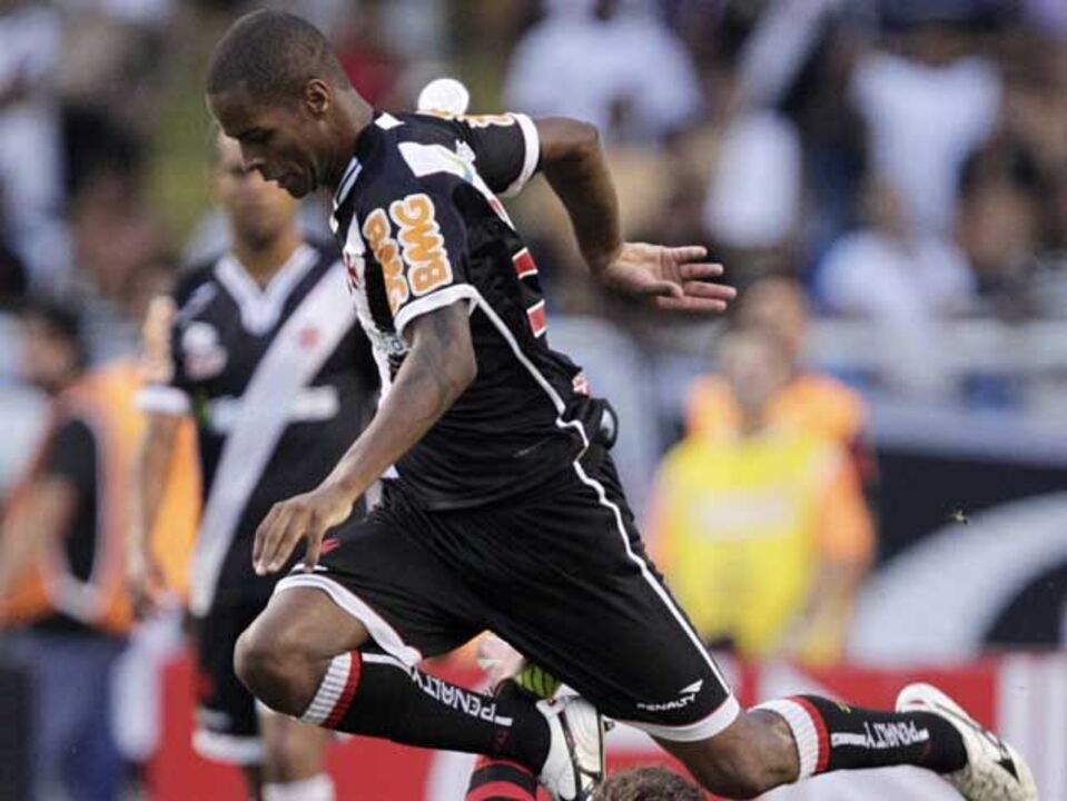 Manchester City oferece 20 milhões por Dedé