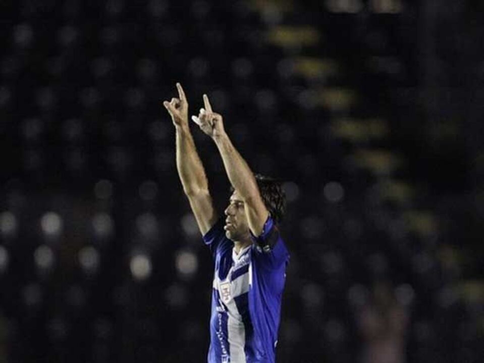 Juninho Pernambucano renova com o Vasco