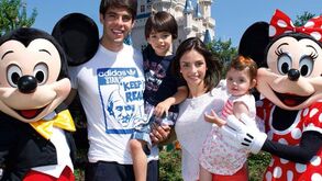 Kaká leva filhos à Disney World
