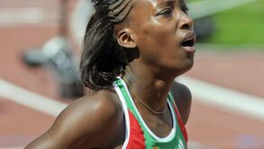 Estafeta feminina dos 4x400 em 15.º nas 