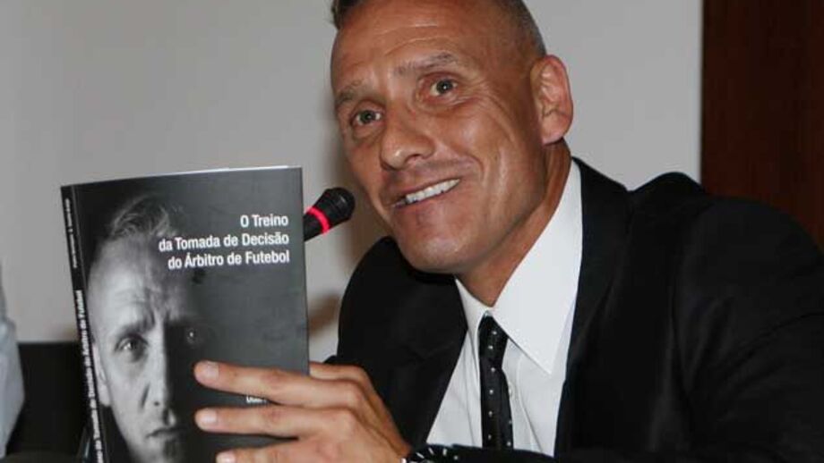 Livro de Pedro Henriques é manual de curso
