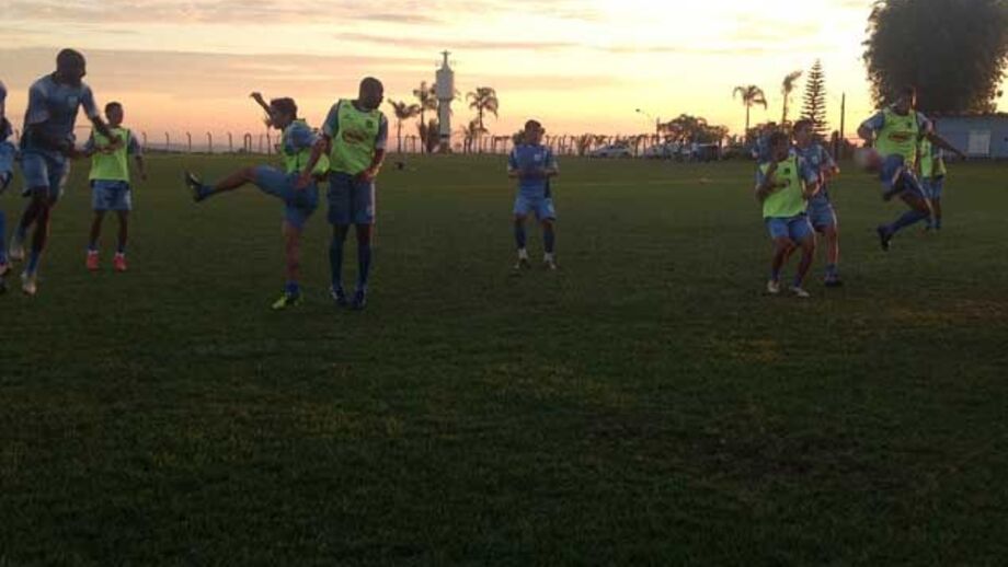 Clube "português" impõe padrão europeu no Brasil