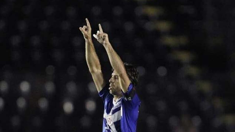 Juninho Pernambucano renova com o Vasco