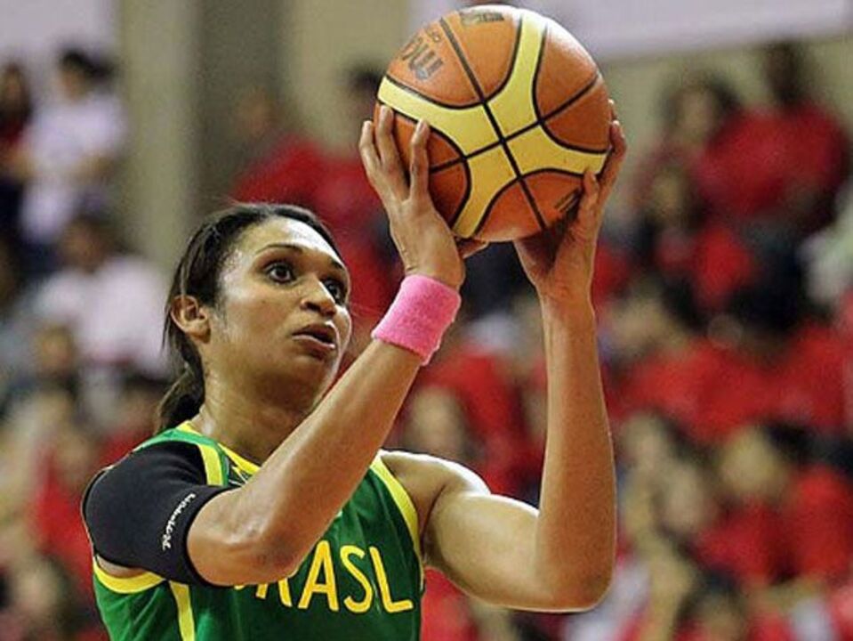 Basquetebolista brasileira volta a falhar competição