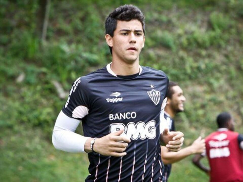Renan Ribeiro rende Rafael Cabral