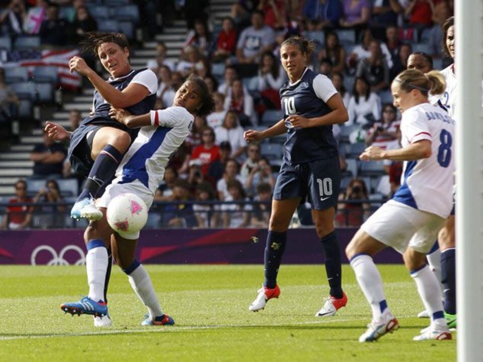 Estados Unidos derrota França em jogo eletrizante