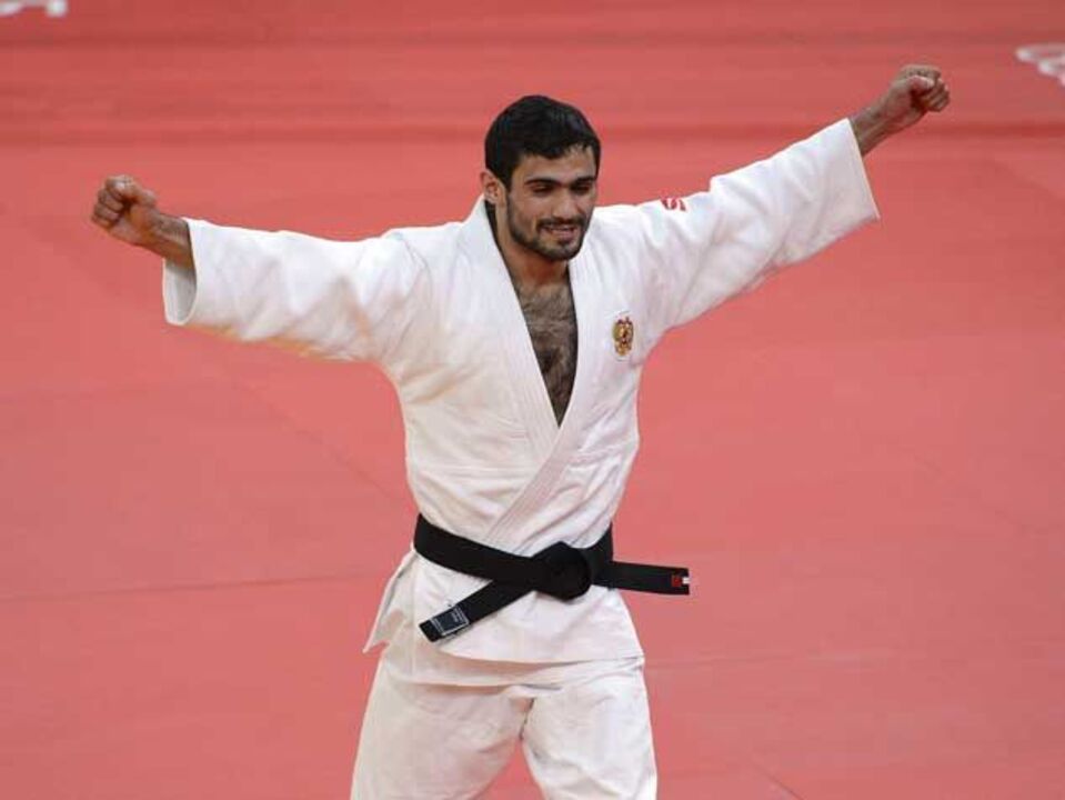 Russo Arsen Galstyan conquista ouro nos -60 Kg