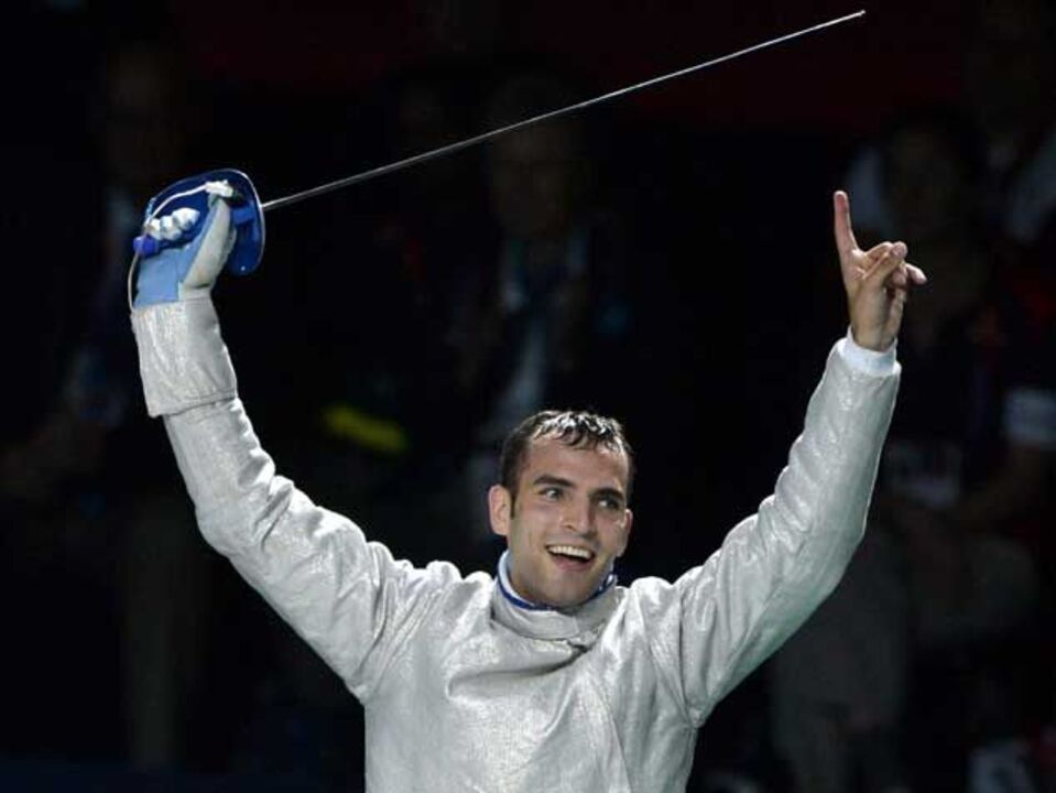 Aron Szilagyi conquista ouro em sabre individual