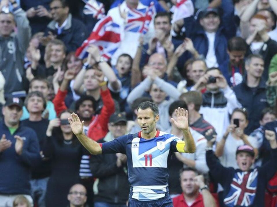 Giggs abre caminho à vitória da Grã-Bretanha