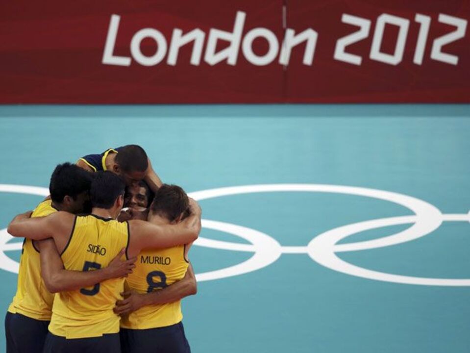 Triunfo confortável do Brasil na estreia