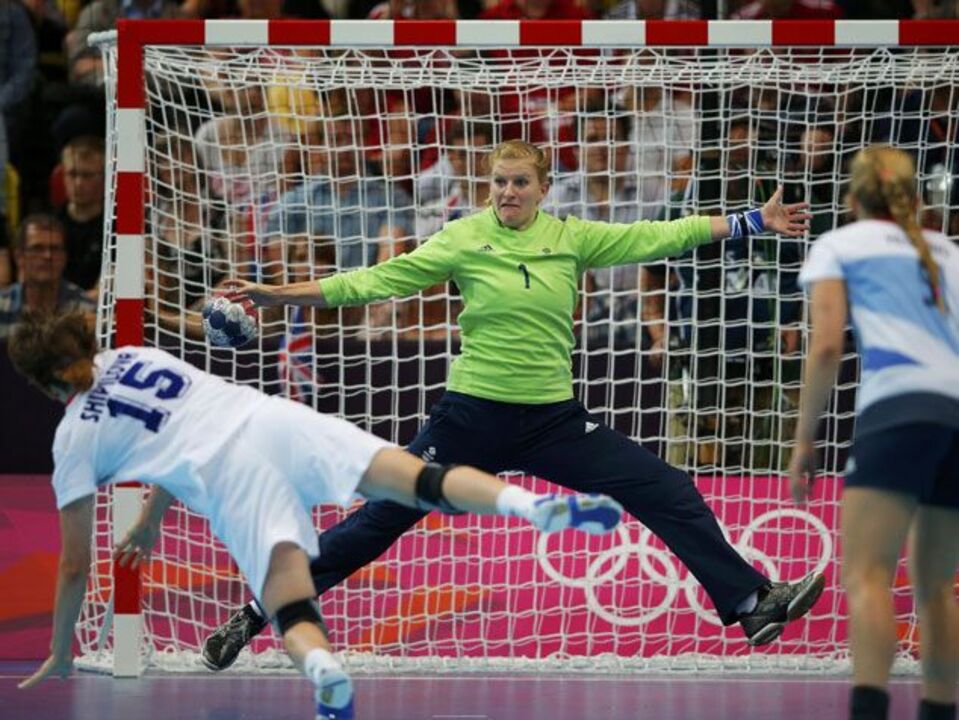 Russas atropelam britânicas (37-16)