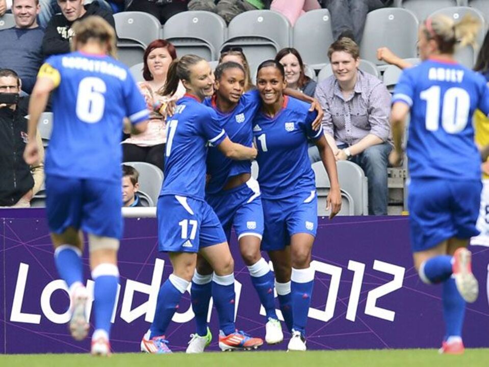 França vence e sela apuramento