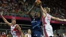 Enorme Kirilenko leva Rússia à vitória