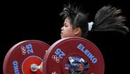 Zulfiya Chinshanlo junta ouro a recorde mundial 