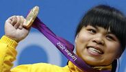Zulfiya Chinshanlo junta ouro a recorde mundial 