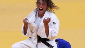 Sarah Menezes dá primeira medalha de ouro ao Brasil