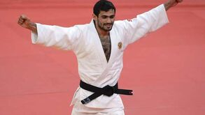Russo Arsen Galstyan conquista ouro nos -60 Kg