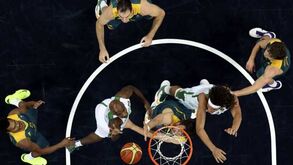 Brasil vence Austrália (75-71)