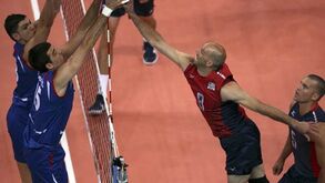 Estados Unidos bate Sérvia por 3-0