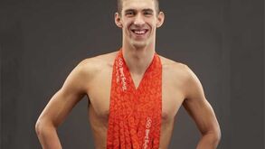 Michael Phelps aproxima-se de Latynina