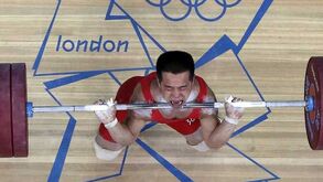 Norte-coreano Om Yun-Chol campeão em 56 kg