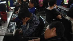 Internautas chineses contestam cartaz